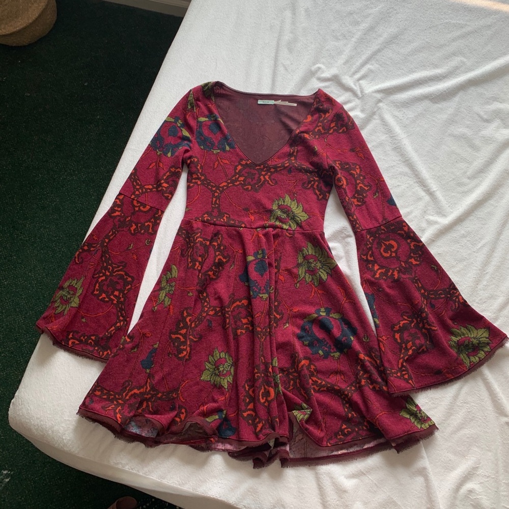 Kimchi Blue Flowy Bell sleeved Dress